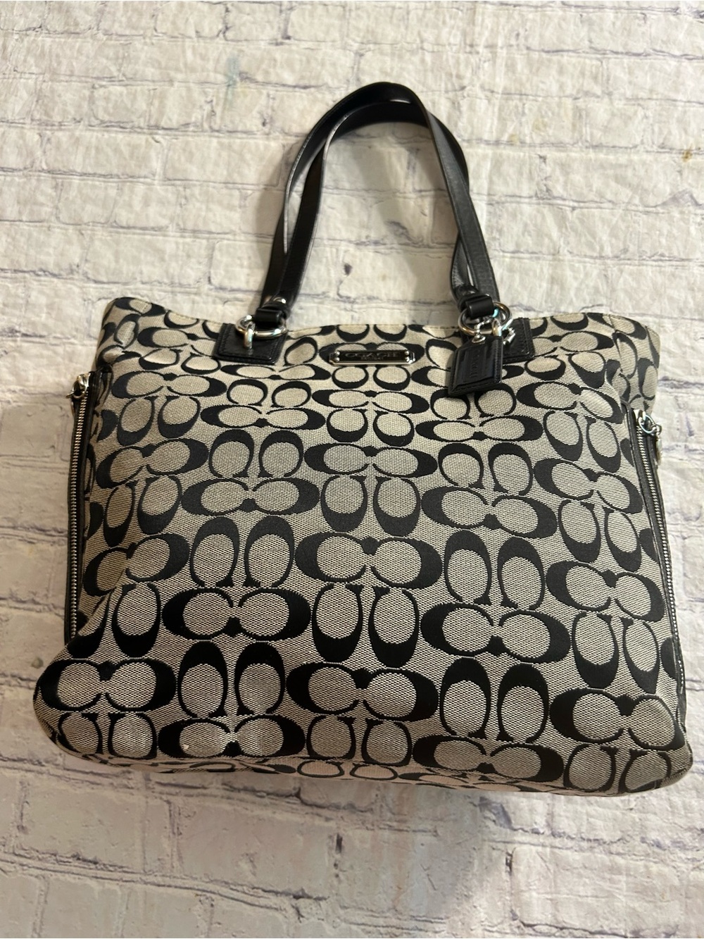 COACH GALLERY NS ZIPPER TOTE SIGNATURE CANVAS BLACK LEATHER/ GREY SIDE POCKETS - Picture 3 of 13